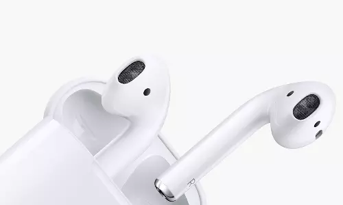 சத்தமின்றி உருவாகும் புதிய ஏர்பாட்ஸ் மேக்ஸ் - வெளியீடு எப்போ தெரியுமா?