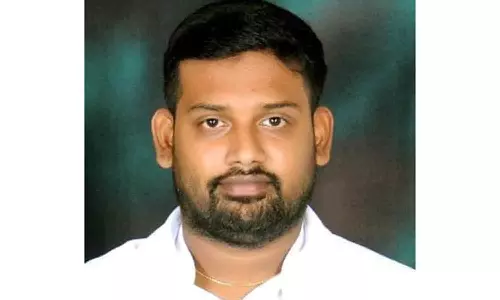 போலீசாருக்கு ஊதியத்துடன் விடுமுறை அளிக்க வேண்டும்