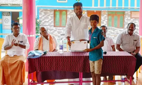 வன்னிகோனேந்தலில் விளையாட்டுப் போட்டிகளில் வெற்றி பெற்ற மாணவர்களுக்கு பரிசு