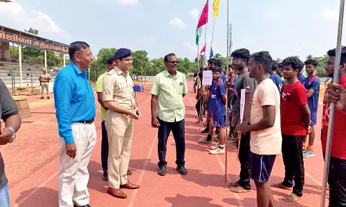 பாளை அண்ணா விளையாட்டு அரங்கில் மாவட்ட அளவிலான ஆக்கி போட்டி-துணை போலீஸ் கமிஷனர் தொடங்கி வைத்தார்