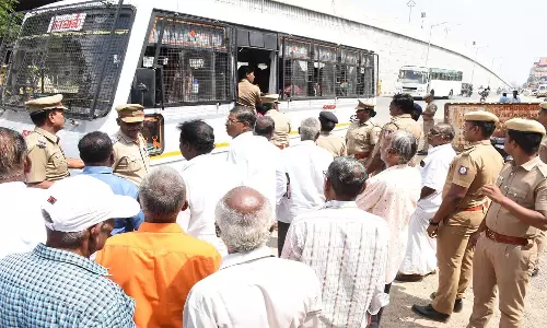 சத்துணவு அங்கன்வாடி ஊழியர்கள் ஆர்ப்பாட்டம்