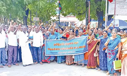 முறையான கால முறை ஊதியம் வழங்ககோரி ஆர்ப்பாட்டம்