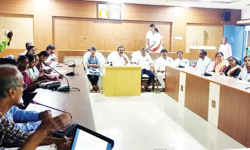 பாதாள சாக்கடை திட்டம் செயல்படுத்துவது குறித்த விளக்க கூட்டம்