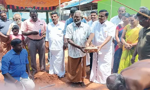 மங்காவிளையில் ரூ.20 லட்சம் மதிப்பீட்டில் இரும்பிலான கொட்டகை தளவாய்சுந்தரம் எம்.எல்.ஏ. பணிகளை தொடங்கி வைத்தார்