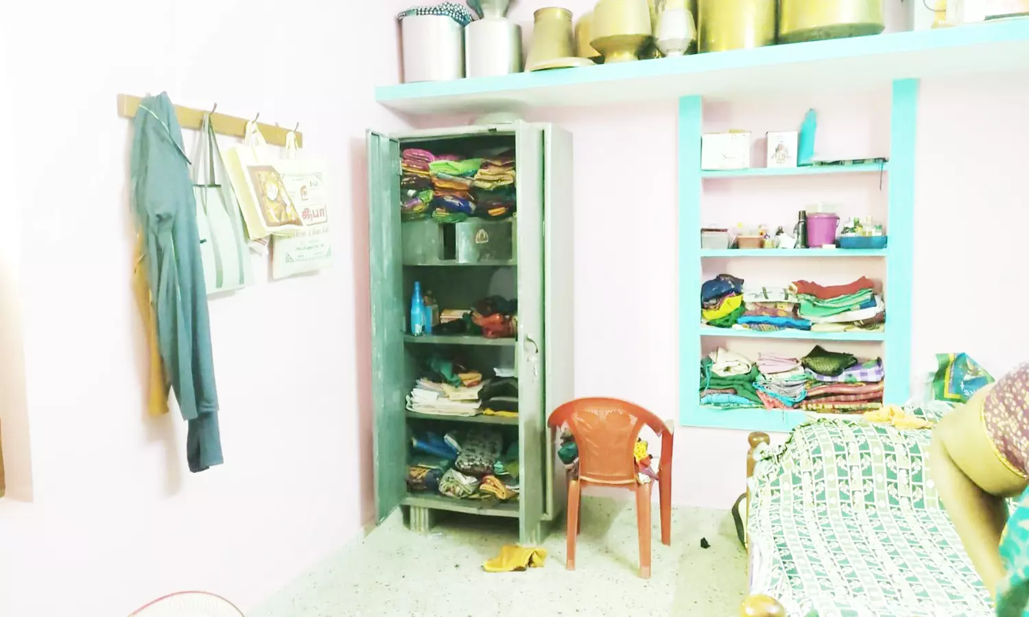 விவசாயி வீட்டில் நகை, பணம் கொள்ளை விவசாயி வீட்டில் நகை, பணம் கொள்ளை