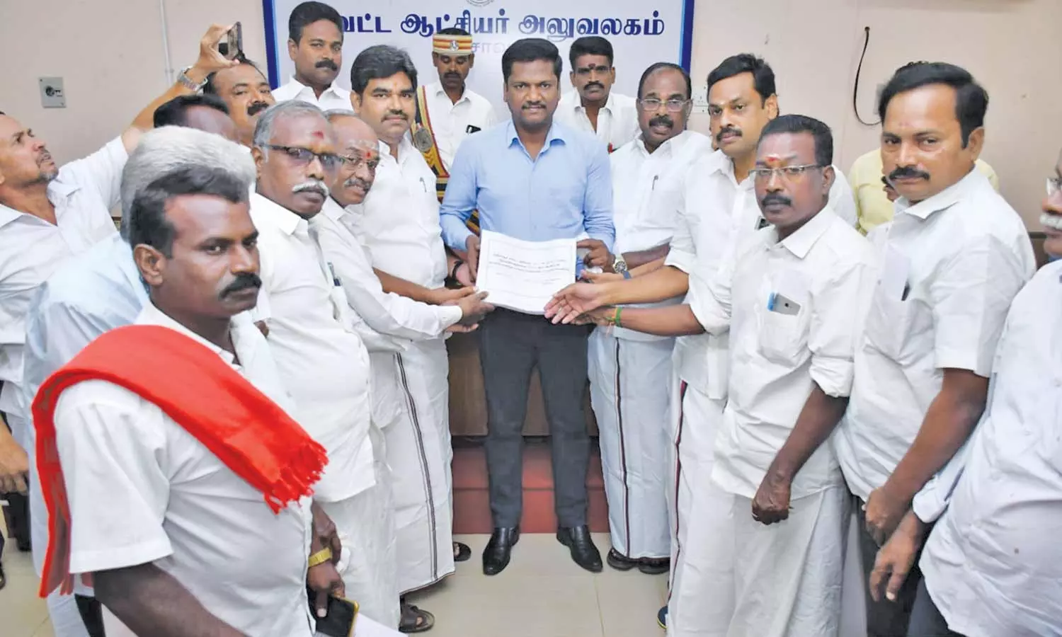 மாவட்டத்தில் 20 லட்சம் வாக்காளர்கள்; ஆண்களை விட பெண்களே அதிகம்