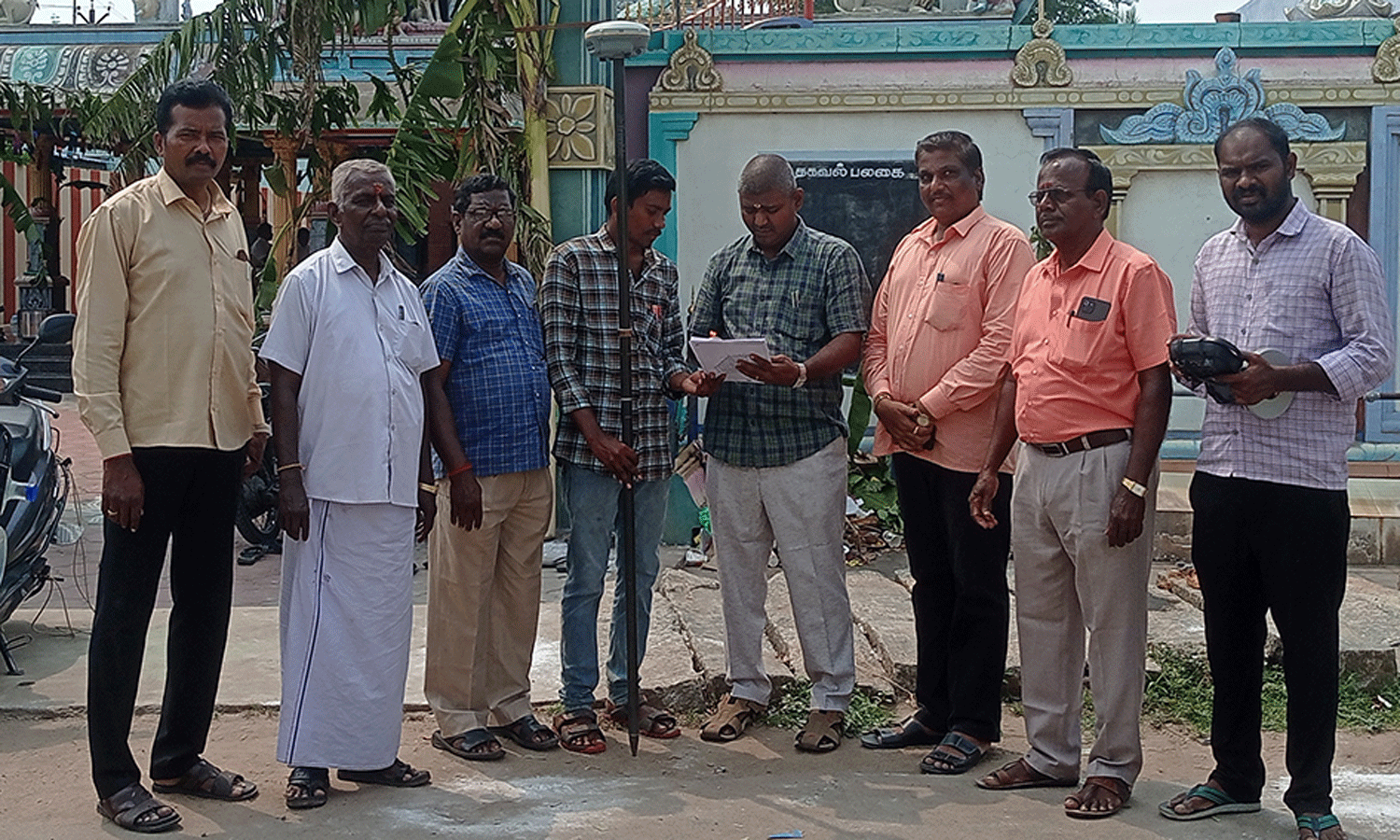 சவுடேஸ்வரி அம்மன் கோவிலுக்கு சொந்தமான நிலங்கள் அளவீடு சவுடேஸ்வரி அம்மன் கோவிலுக்கு சொந்தமான நிலங்கள் அளவீடு