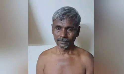 ஆட்டோ டிரைவரை வெட்டி கொன்ற முதியவர் கைது: மேலும் 2 பேருக்கு வலை