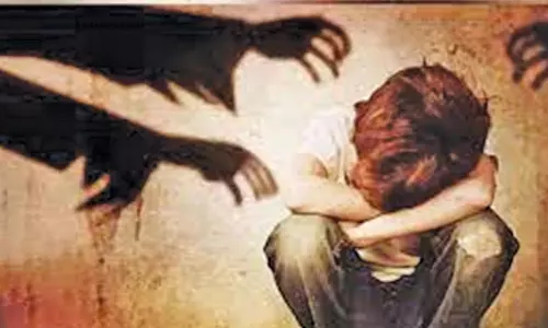 15 வயது சிறுவனை மயக்கி பாலியல் தொல்லை கொடுத்த 55 வயது பெண்