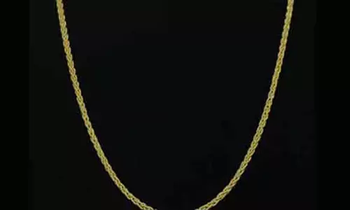 திருமழிசையில் அடுத்தடுத்து பெண் வியாபாரி- மூதாட்டியிடம் நகை பறிப்பு