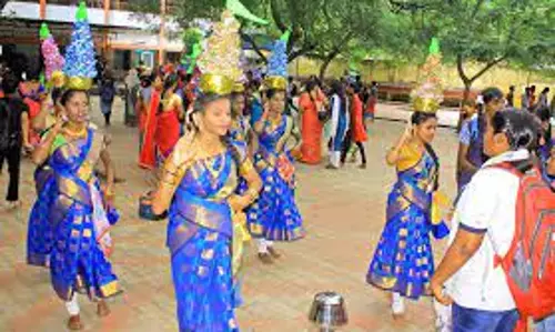 மாவட்ட அளவில் கலைத்திருவிழா போட்டிகள்;மாணவ-மாணவிகள் நடனம் ஆடி அசத்தல்