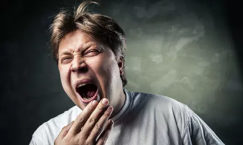 கொட்டாவி விடும்போது காது அடைத்துக் கொள்வது ஏன்?