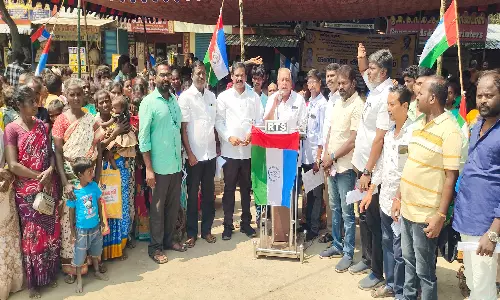 மஞ்சக்குப்பம் அம்பேத்கார் சிலை அருகில்பழங்குடி இருளர் பாதுகாப்பு சங்கத்தின் சார்பில் கண்டன ஆர்ப்பாட்டம்