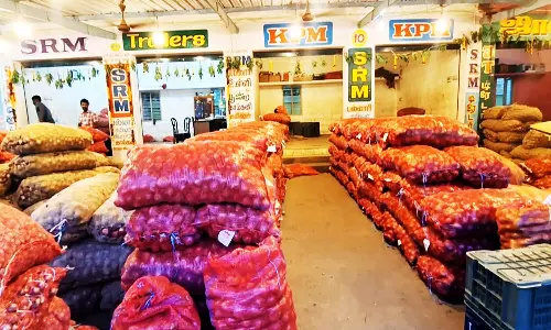 பாவூர்சத்திரம் மார்க்கெட்டில் சின்னவெங்காயத்தின் விலை உயர்வு