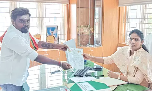 அனுமதியின்றி வைக்கப்பட்டுள்ள கட்சி கொடிகள், பதாகைகளை அகற்ற வேண்டும்