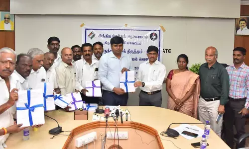 வரைவு வாக்காளர் பட்டியல் வெளியீடு: நெல்லை மாவட்டத்தில் 13 லட்சத்து 68 ஆயிரத்து 718 வாக்காளர்கள்- ஆண்களை விட பெண்களே அதிகம்