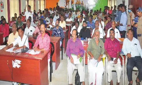 தேங்காய்பட்டினம் மீன்பிடி துறைமுகத்திற்கு தங்கு தடையின்றி கற்கள் கிடைக்க நடவடிக்கை கலெக்டர் ஸ்ரீதர் தகவல்