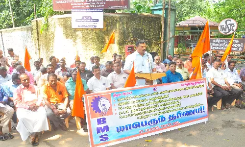 ராணி தோட்டம் பணிமனை முன்பு பாரதிய போக்குவரத்து தொழிலாளர்கள் தர்ணா போராட்டம்