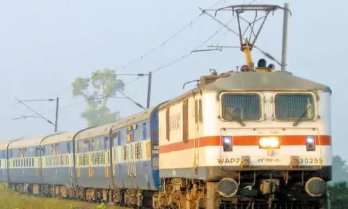 சம்பல்பூர்  -ஈரோடு சிறப்பு ரெயில்களின் சேவை நீட்டிப்பு