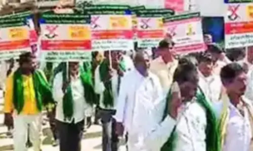 தெலுங்கானா தேர்தலில் காங்கிரசுக்கு எதிராக கர்நாடக விவசாயிகள் பிரசாரம்
