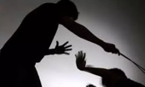 வேப்பூரில் 10-ம் வகுப்பு மாணவியை இரும்பு கம்பியால் தாக்கிய ஆசிரியர்