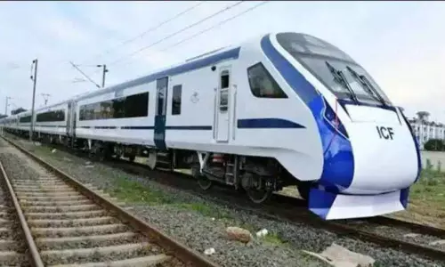 திண்டுக்கல்லில் இன்று மாற்றி அமைக்கப்பட்ட பிளாட்பாரங்களில் வந்தேபாரத் சோதனைஓட்டம்