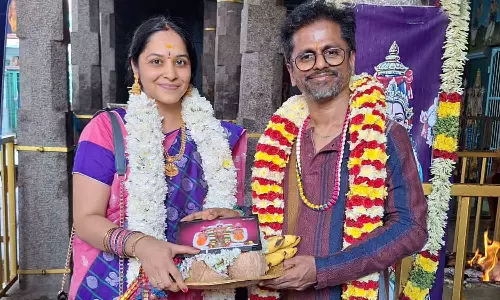 கள்ளக்குறிச்சியில் மனைவியுடன் சாமி தரிசனம் செய்த ஏ.ஆர்.முருகதாஸ்