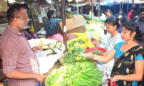 கோவை மார்க்கெட்டுகளில் காய்கறிகள் விலை திடீர் உயர்வு