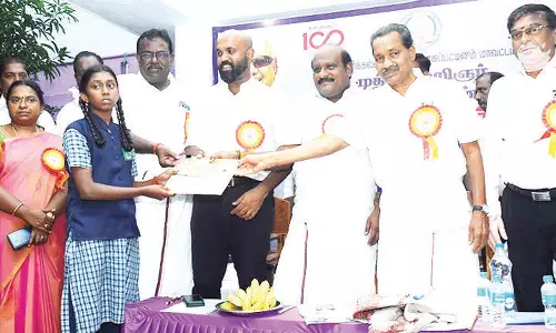 அரசு பள்ளியில் கருணாநிதி நூற்றாண்டு விழா கருத்தரங்கம்