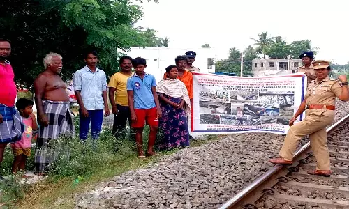 தண்டவாளத்தை கடக்க முயன்றால் உயிருக்கு ஆபத்து