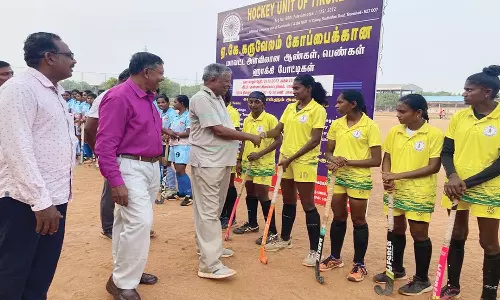 பாளை அண்ணா விளையாட்டு அரங்கில் மாவட்ட அளவிலான ஆக்கி இறுதிப்போட்டி