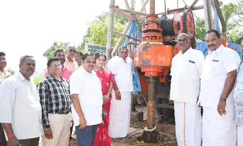 குடிநீர் பற்றாக்குறையை போக்க புதிய ஆழ்துளை கிணறு
