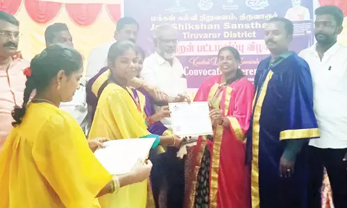 திறன் பயிற்சி முடித்தவர்களுக்கு பட்டம்