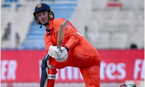 ஸ்காட் எட்வர்ட்ஸ் அரை சதம் - வங்காளதேசம் வெற்றிபெற 230 ரன்களை நிர்ணயித்தது நெதர்லாந்து