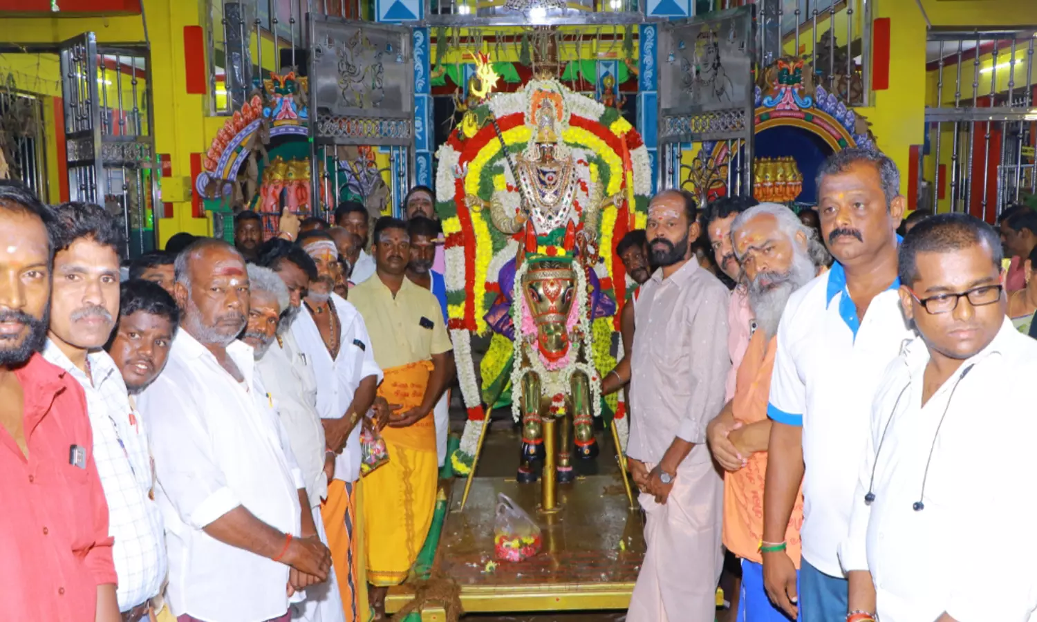 வத்தலக்குண்டு முத்துமாரியம்மன் கோவிலில் அம்பு எய்தல் நிகழ்வு வத்தலக்குண்டு முத்துமாரியம்மன் கோவிலில் அம்பு எய்தல் நிகழ்வு