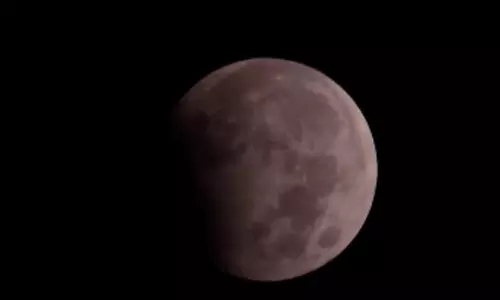 இந்தியாவில் தெரிந்தது 2023-ம் ஆண்டின் கடைசி சந்திர கிரகணம்