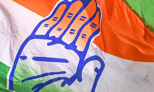 தேர்தலில் போட்டியிட வாய்ப்பு வழங்காததால் விரக்தி- காங்கிரஸ் தலைவர்கள் 2 பேர் பதவி விலகல்