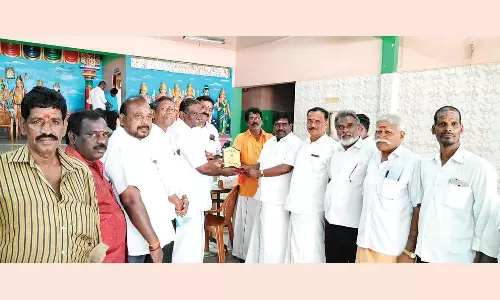 பொன்னேரி வியாபாரிகள் சங்கம் சார்பில் இலவச மருத்துவ முகாம்