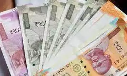 தனியார் வங்கி முறைகேடாக வசூல் செய்தரூ.1.35 லட்சத்தை திருப்பி கொடுக்க உத்தரவு