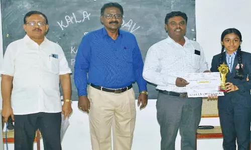 வின்ஸ் சி.பி.எஸ்.இ. பள்ளி மாணவி மாவட்ட அளவில் முதலிடம்