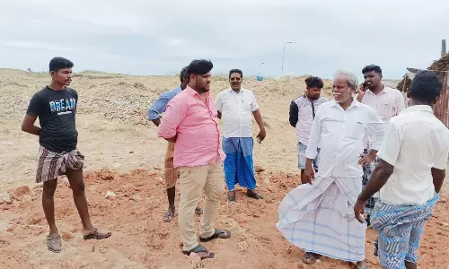 இடிந்தகரை கடற்கரையில் மீனவர்களுக்கு சாலை வசதி