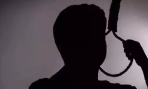 வாலிபர் தூக்கிட்டு தற்கொலை