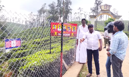 நல்லகாத்து ஆற்றை சுற்றிலும் கம்பிவேலிகள் அமைத்து பாதுகாப்பு