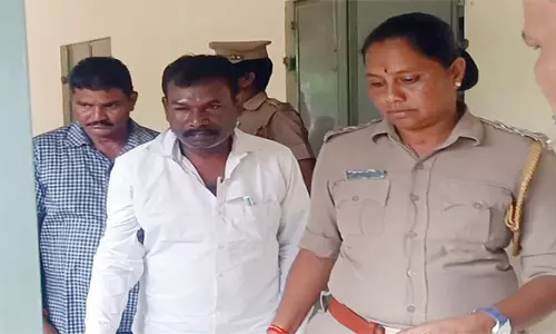 மாணவிகளுக்கு பாலியல் தொல்லை கொடுத்து கைதானஓவிய ஆசிரியர்   சிறையில் அடைப்பு