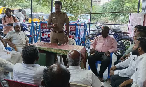 மீஞ்சூர் சுற்று வட்டார கடைகளில் மாமுல் கேட்டு மிரட்டினால் கடும் நடவடிக்கை- காவல்துறை  எச்சரிக்கை