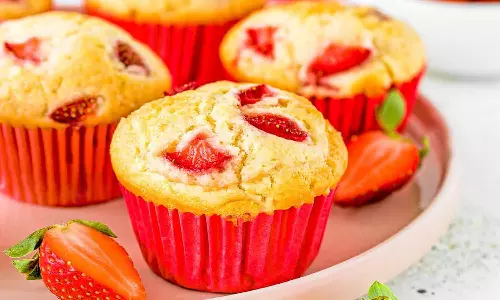 எளிதாக செய்யலாம் ஸ்ட்ராபெர்ரி மபின்