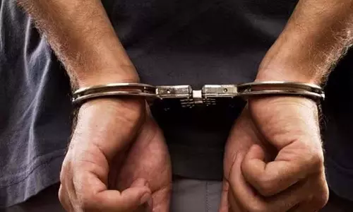 முத்தூர் அருகே  லாட்டரி சீட்டு டோக்கன் வைத்திருந்தவர் கைது