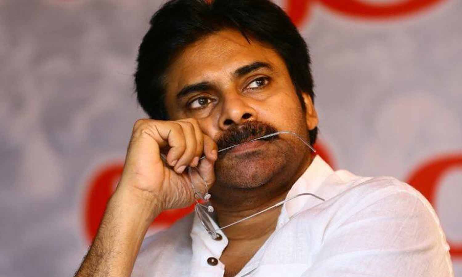 தெலுங்கானா சட்டமன்றத் தேர்தலில் தெலுங்கு தேசம் கட்சி போட்டி இல்லை- நடிகர் பவன் கல்யாண் கட்சிக்கு ஆதரவு