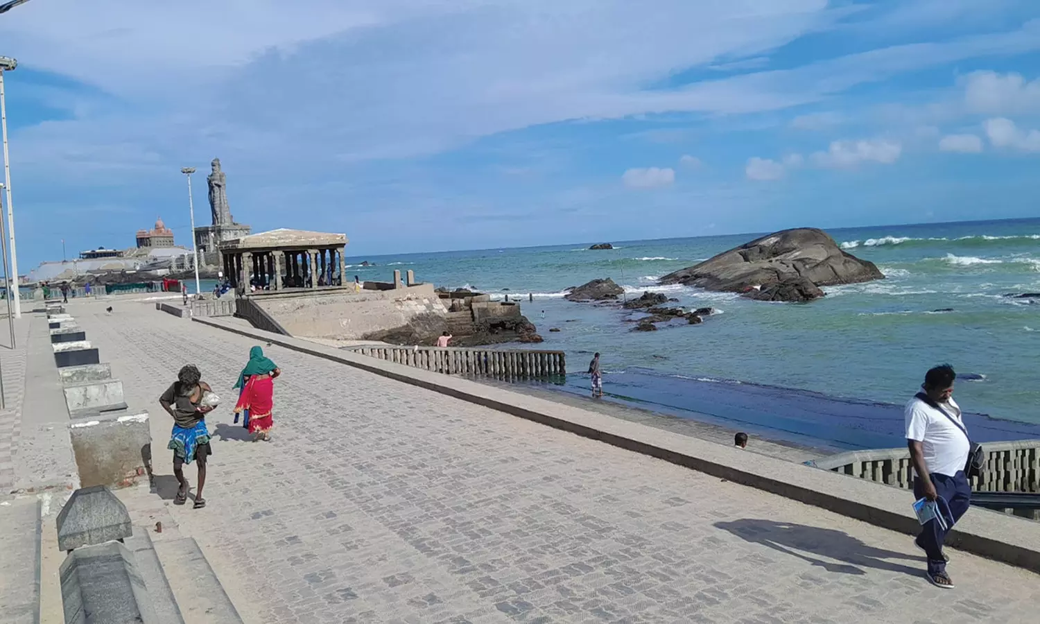 கன்னியாகுமரிக்கு சுற்றுலா பயணிகள் வருகை குறைந்தது கன்னியாகுமரிக்கு சுற்றுலா பயணிகள் வருகை குறைந்தது