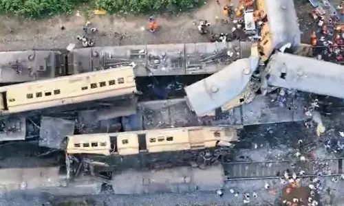 ஆந்திரா ரெயில் விபத்தில் பலி எண்ணிக்கை 13 ஆக உயர்வு: உயிரிழந்தோரின் குடும்பத்தினருக்கு நிவாரணம் அறிவிப்பு